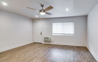 Studio, 1 bath, 350 sqft, $1,700, Unit 32