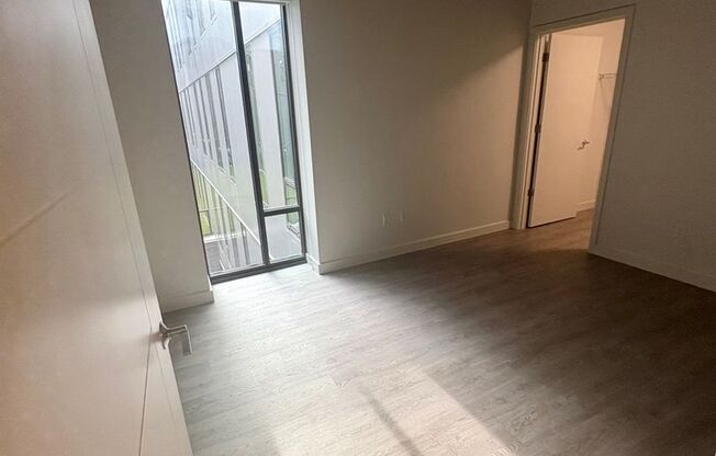 1 bed, 1 bath, 781 sqft, $2,565, Unit 323