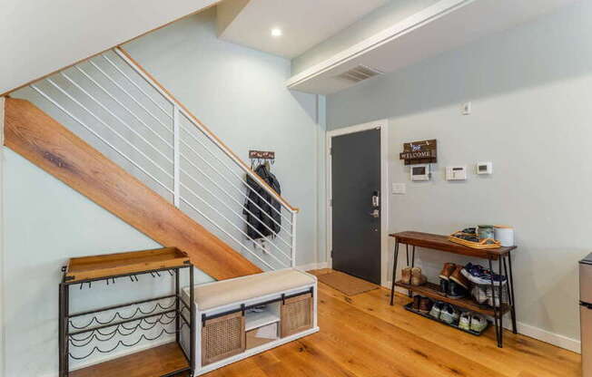 1319 N 6 ST