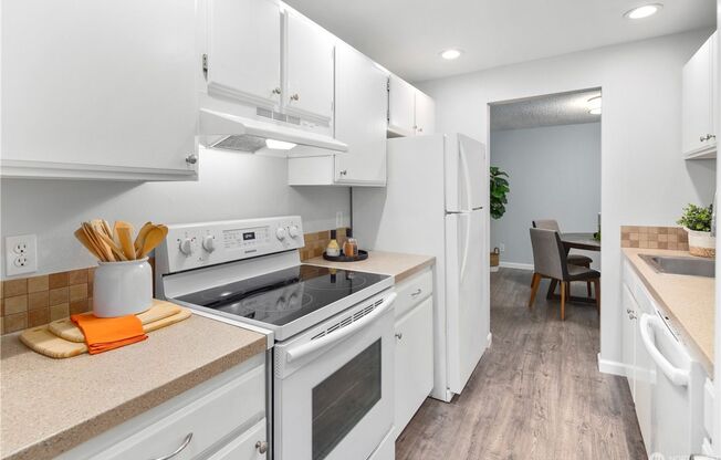 2 beds, 2 baths, $2,095, Unit #1106