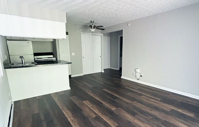 1 bed, 1 bath, 560 sqft, $825, Unit 611-11