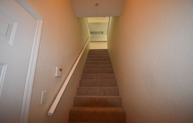 1/1-Crescent Place at Lake Lotus! AVAILABLE NOW! First FULL months rent free!