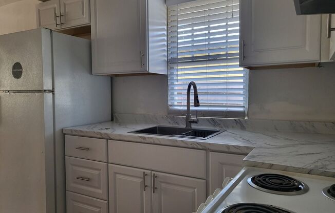 2 beds, 1 bath, $1,600