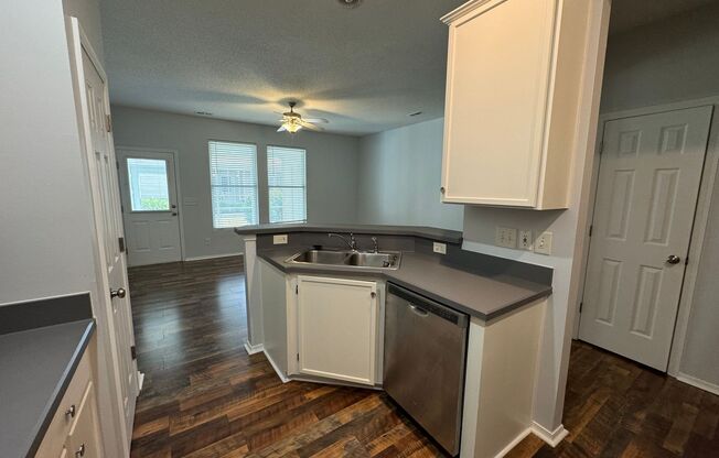 3 beds, 3 baths, $1,995, Unit UNIT 12C