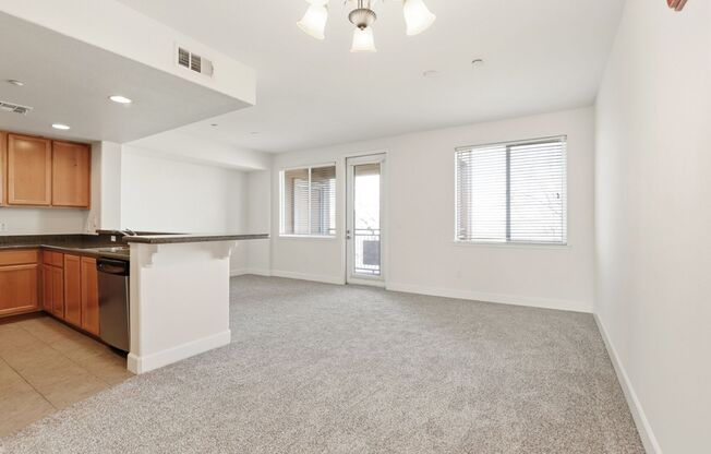 1 bed, 1 bath, 812 sqft, $2,165, Unit 1014