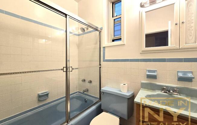 2 beds, 1 bath, $3,100, Unit 1st