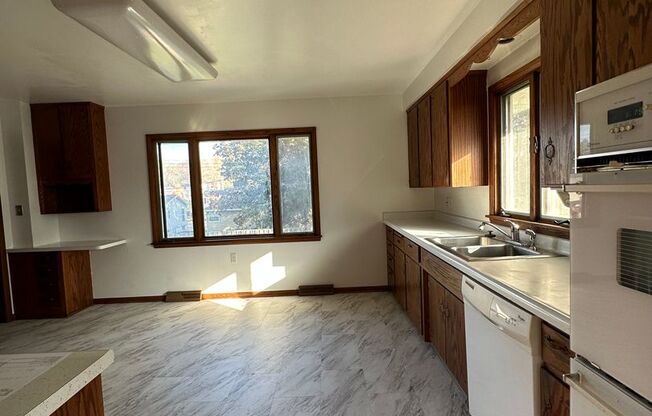 NW, Rochester, House for rent with hardwood floors throughout three bedrooms on the main floor. Dogs welcome!