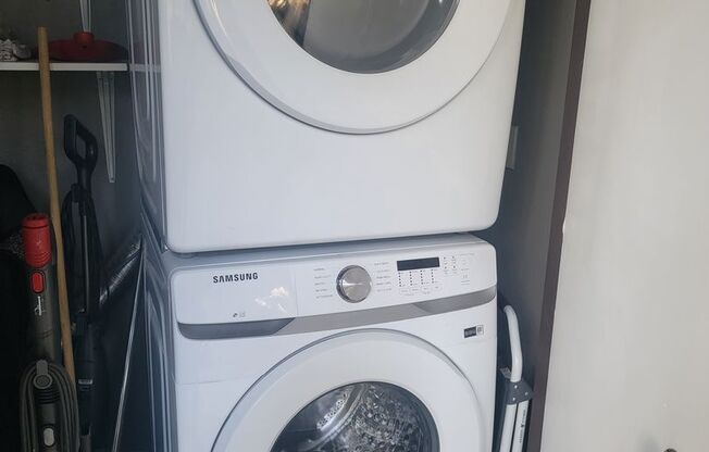 1 bed, 1 bath, $2,400, Unit # 349