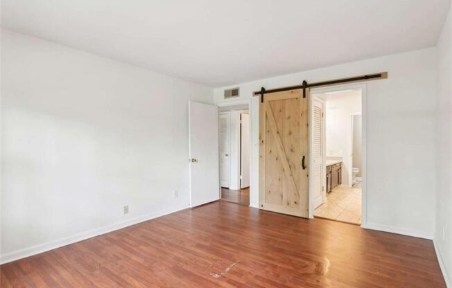 Remodeled 2BR/2BA One-Level Condo in Gated Cross Creek