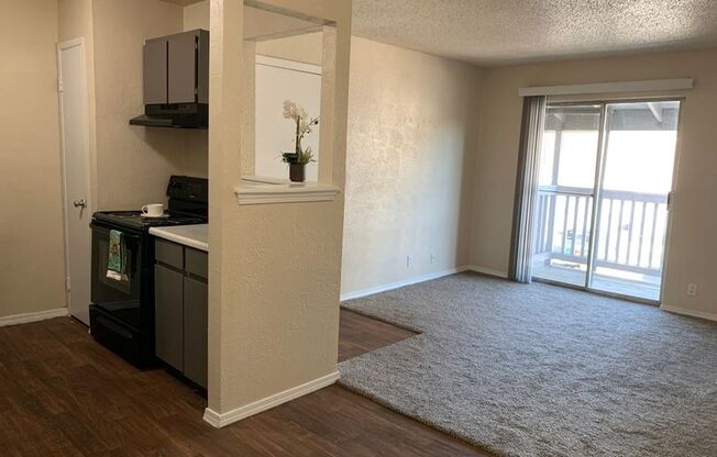 2 beds, 1 bath, 900 sqft, $1,051, Unit 16E