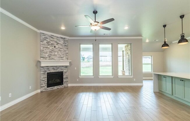 Gorgeous 4 bed 3 bath home in East Edmond- Storm Shelter