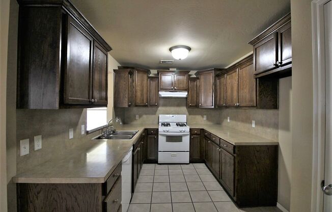 Wonderful 3 bed + office or 2nd living, 2 bath in Edmond