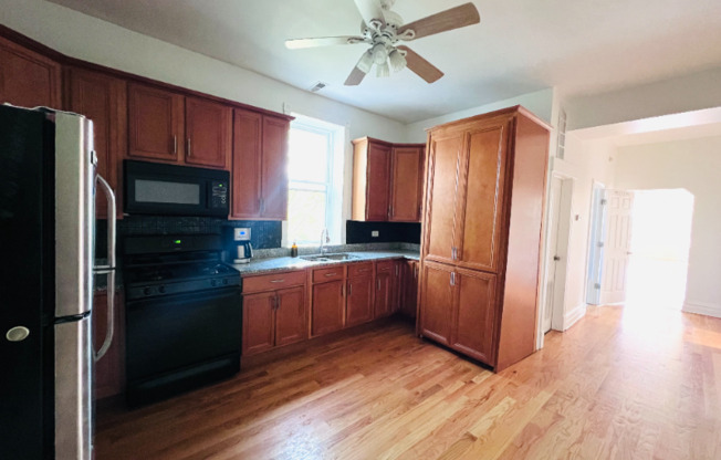 3268 West Fullerton Avenue