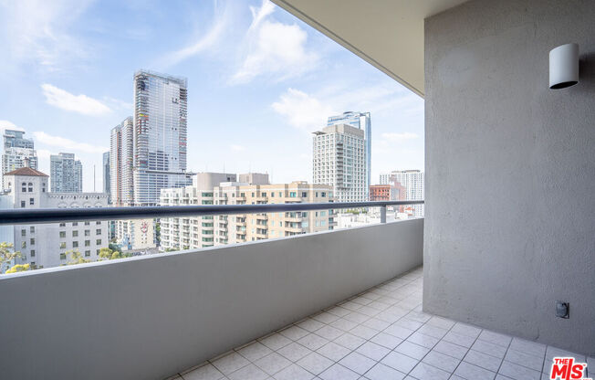 2 beds, 2 baths, 1,621 sqft, $4,800, Unit 1509