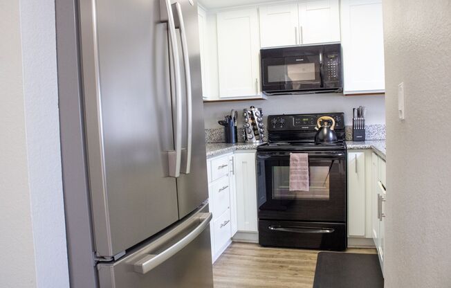 2 beds, 2 baths, 975 sqft, $2,695, Unit 412