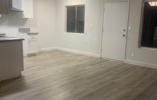 2 beds, 1 bath, $2,550, Unit 11