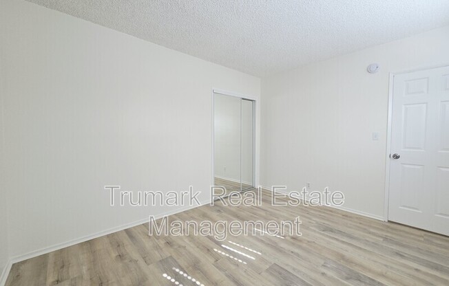 210 W TUJUNGA AVE