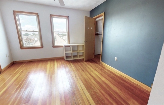 4 beds, 1 bath, 1,900 sqft, $4,300, Unit 2