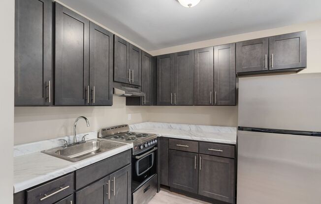 Railroad Manor - Nearly Renovated - Studio, 1 & 2 Bedroom apartments