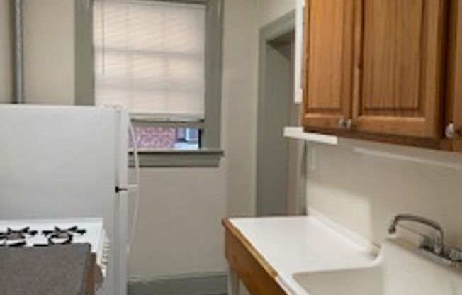 1 bed, 1 bath, 400 sqft, $1,649, Unit 34