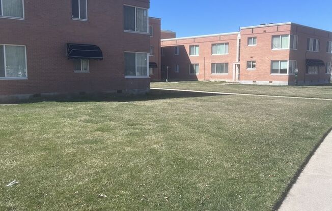 Studio, 1 bath, $995, Unit 32