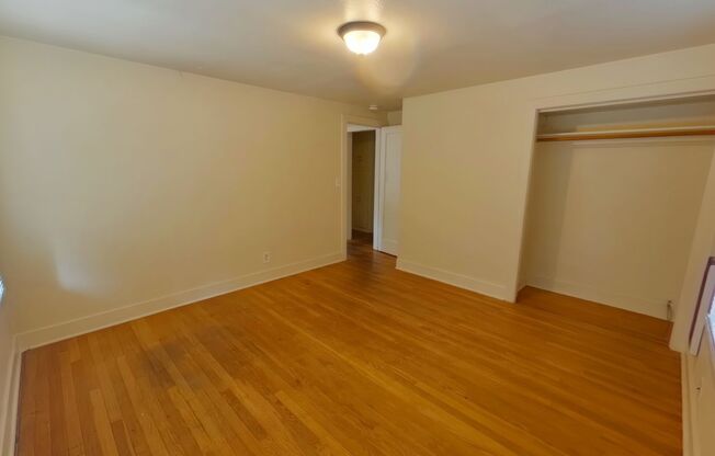 2 beds, 1 bath, $1,450, Unit B