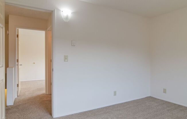 2 beds, 1 bath, $1,600, Unit 6