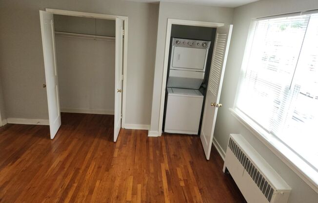2 beds, 1 bath, 897 sqft, $2,335, Unit E-14