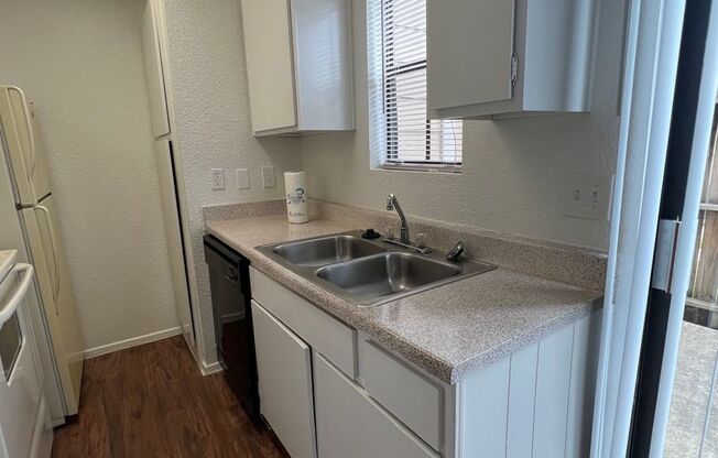1 bed, 1.5 baths, 776 sqft, $975, Unit 24-1104