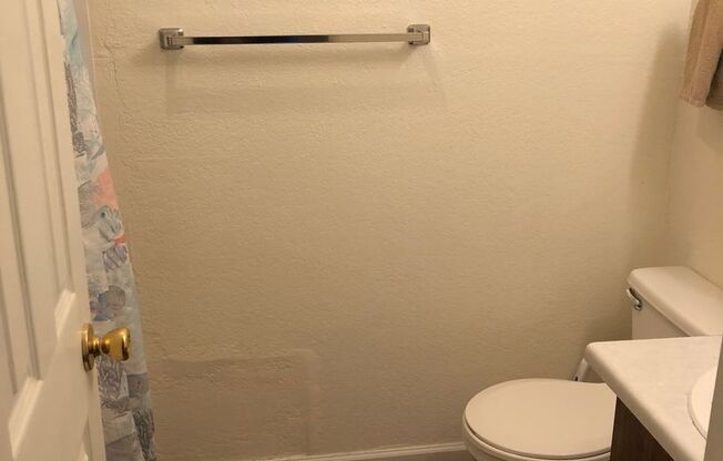 2 beds, 1 bath, 796 sqft, $1,150, Unit 215