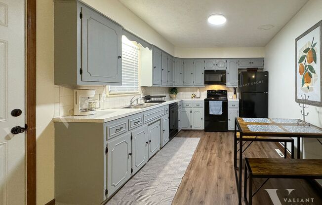 2 beds, 2 baths, $2,000, Unit 2905 E Portland - House