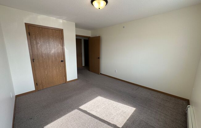 2 beds, 1 bath, $1,250, Unit 102