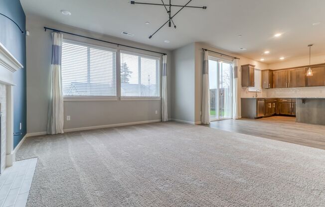 Spacious 4 Bedroom Home in Highly Desirable Camas w/ Bonus Room!!