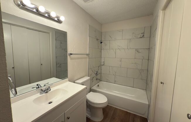 1 bed, 1 bath, $810, Unit APARTMENT 2017