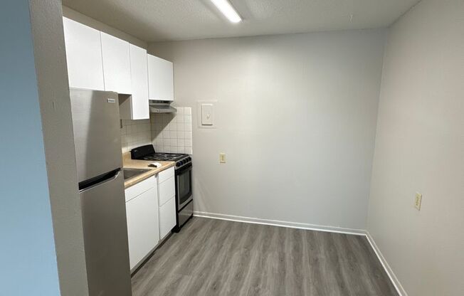 2 beds, 1 bath, 564 sqft, $895, Unit 0016