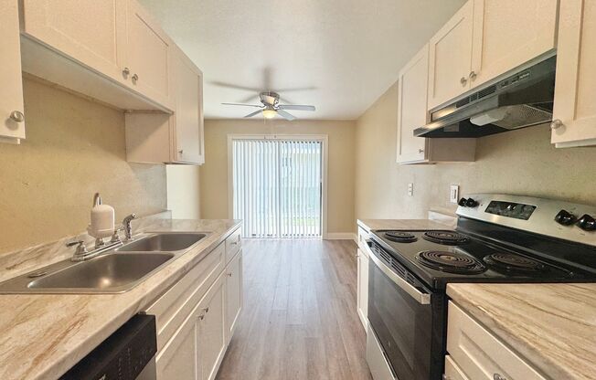 Apartment - Right off Cypress Gardens Blvd!