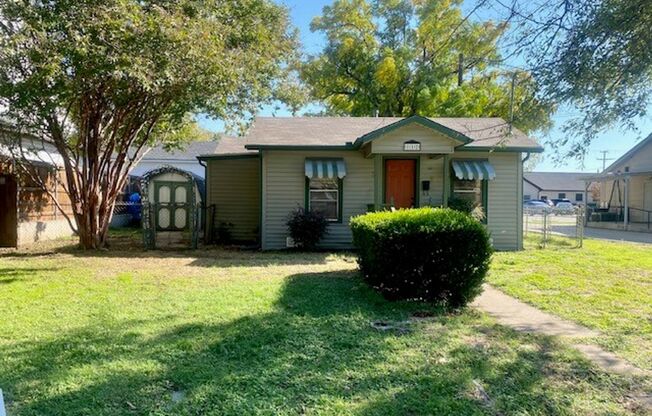 Charming Home located in the center of town!
