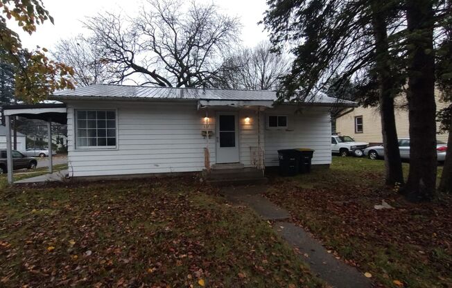 3 beds, 1 bath, $1,099