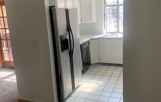 2 Bedroom 2.5 Bath near Sahara & Jones