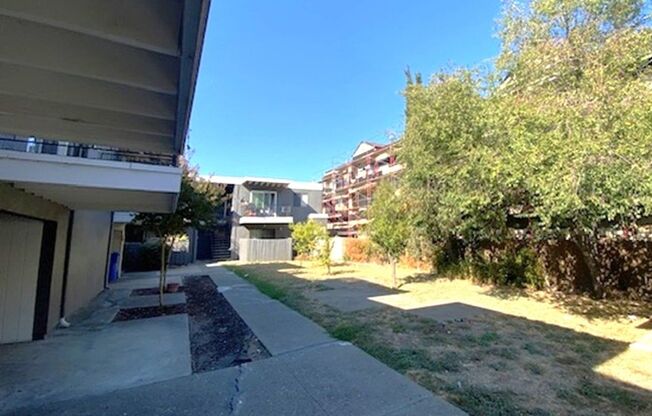 1835 Robin Ln