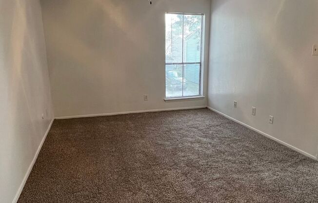 2 beds, 1 bath, 859 sqft, $1,050, Unit 01-005