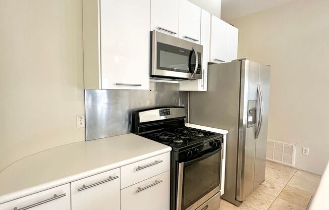 2 beds, 3 baths, $2,250, Unit A