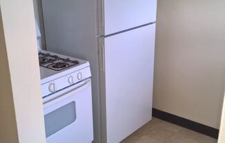 2 beds, 1 bath, 775 sqft, $1,095, Unit 627 Southcrest Drive #4