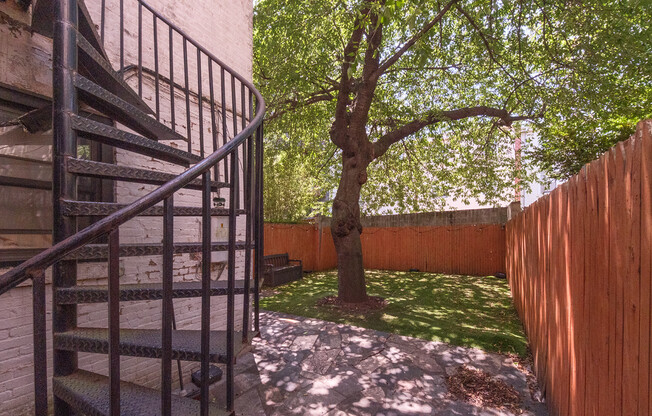 116 W 118 ST