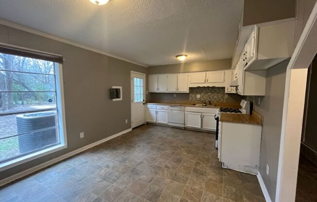 3 beds, 1.5 baths, $1,299