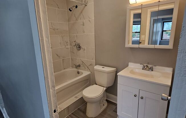 3 beds, 1 bath, $2,295, Unit Apt LD