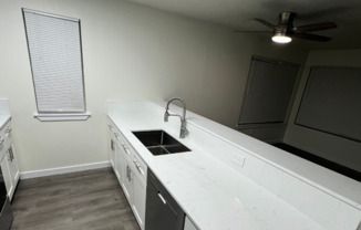 2 beds, 1 bath, 960 sqft, $2,195