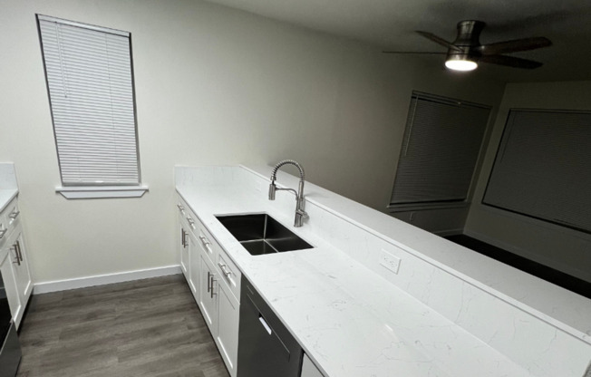 2 beds, 1 bath, 960 sqft, $2,195