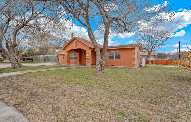 3323 W WOODLAWN AVE