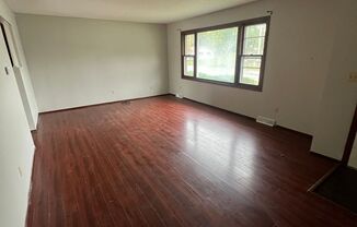 2 beds, 1 bath, $850, Unit 24